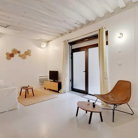 Magnificent -2br-4p- Le Marais Apartment