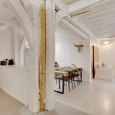Magnificent -2br-4p- Le Marais Apartment Paris