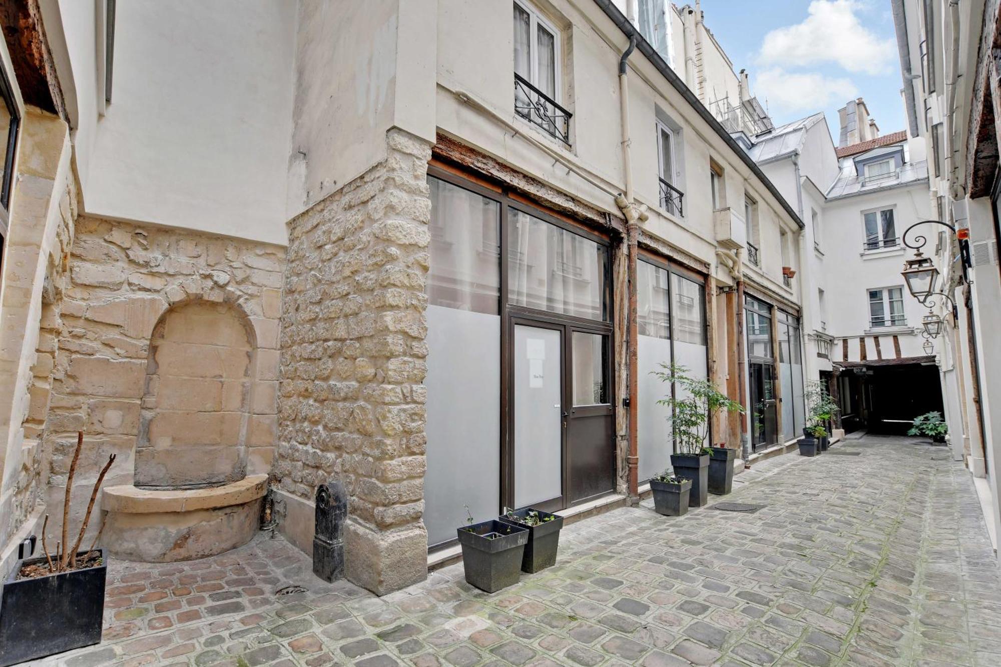 Magnificent -2br-4p- Le Marais Apartment *
